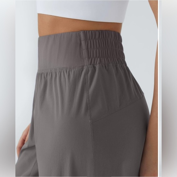 Halara High Waistband Hiking Joggers
NWT - Picture 4 of 6